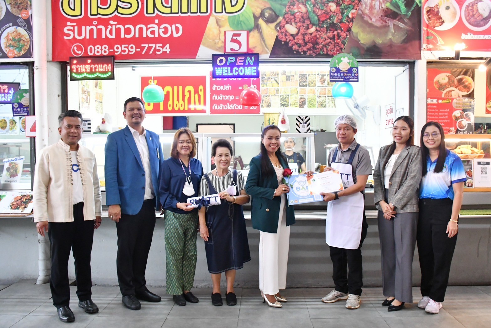 รับมอบป้ายรับรองมาตรฐานสุขาภิบาลอาหาร