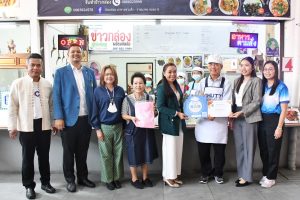 รับมอบป้ายรับรองมาตรฐานสุขาภิบาลอาหาร