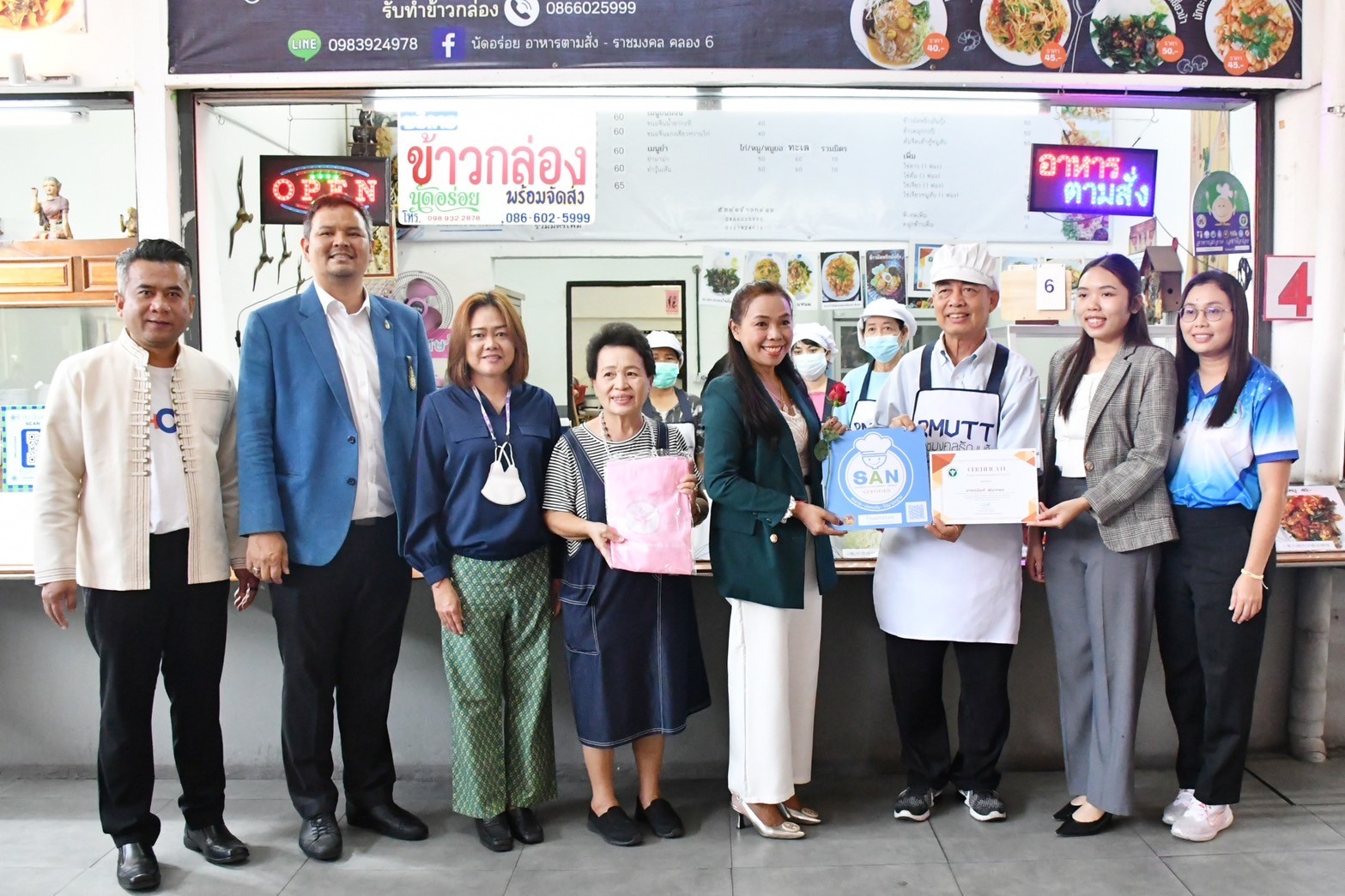 รับมอบป้ายรับรองมาตรฐานสุขาภิบาลอาหาร