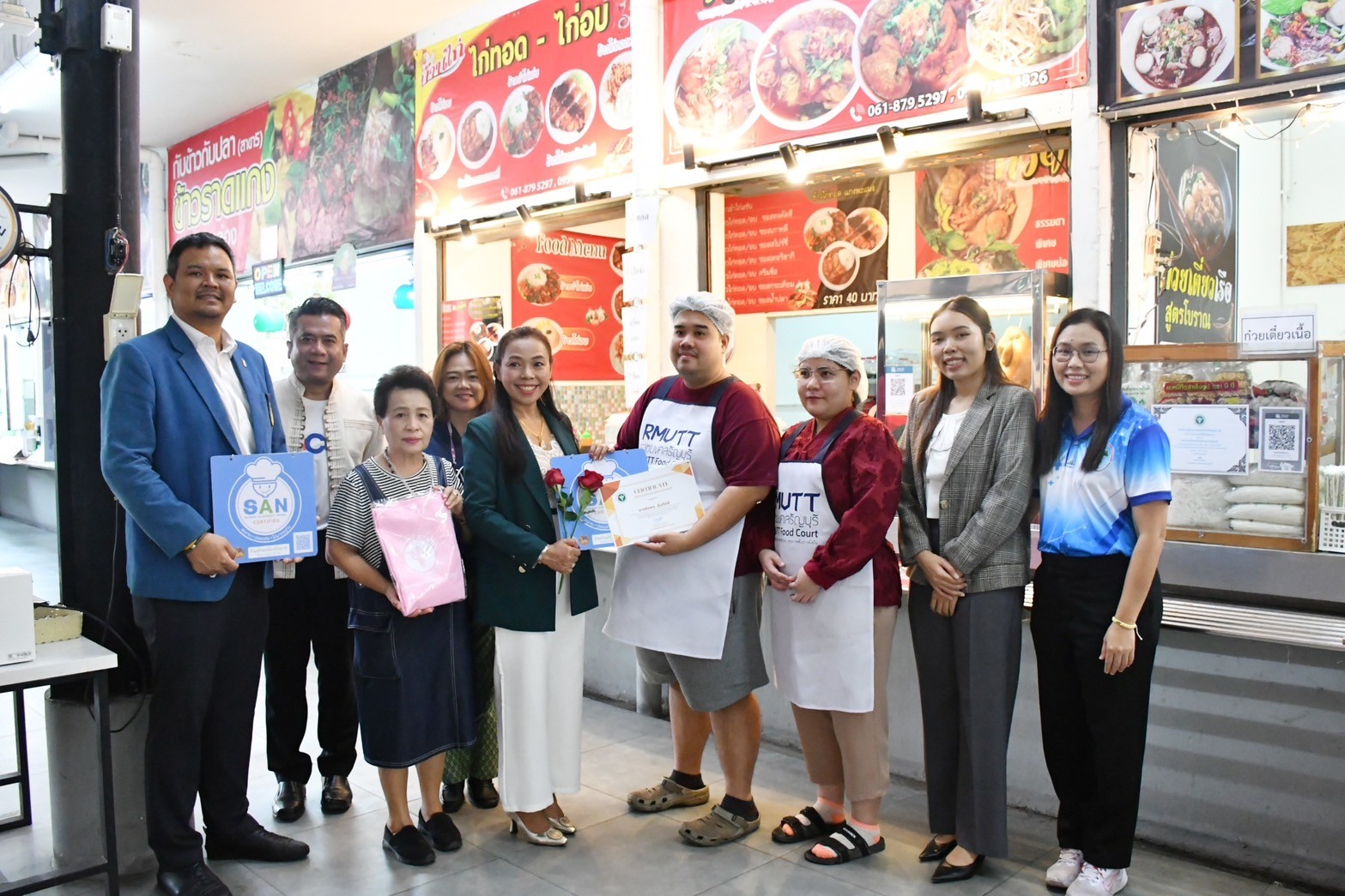 รับมอบป้ายรับรองมาตรฐานสุขาภิบาลอาหาร
