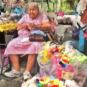 สำนักจัดการทรัพย์สิน มทร.ธัญบุรี ได้สนับสนุนพื้นที่ให้แก่ผู้พิการและครอบครัวของผู้พิการจำหน่ายสินค้าเพื่อหารายได้เลี้ยงชีพ